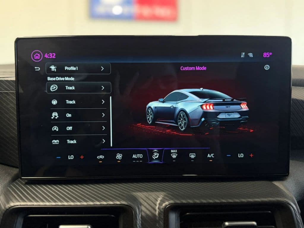 2025 Ford Mustang EcoBoost - Photo 32