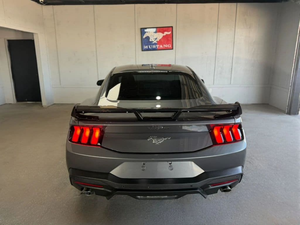 2025 Ford Mustang EcoBoost - Photo 11