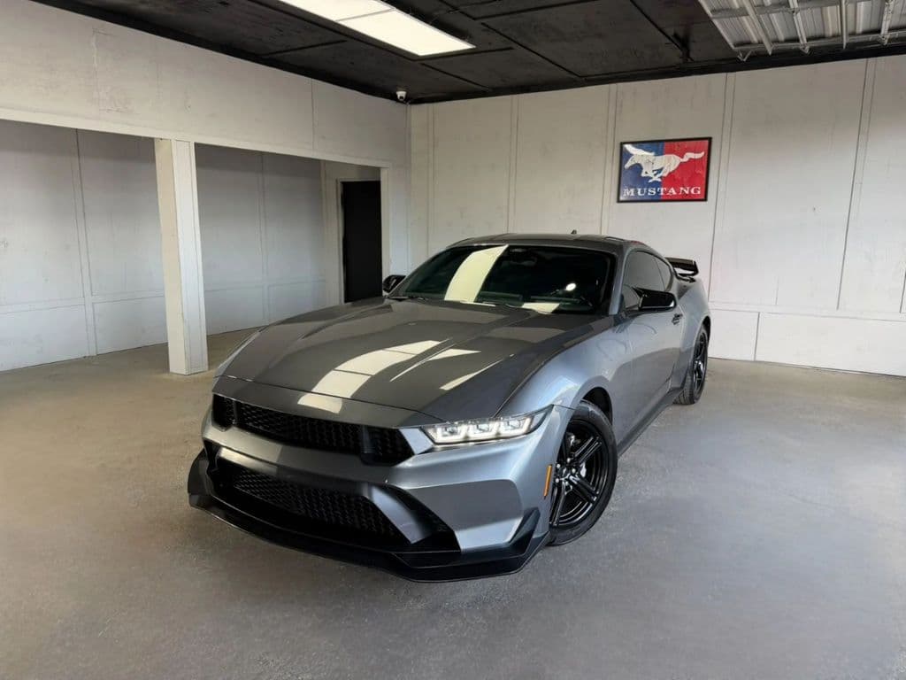 2025 Ford Mustang EcoBoost - Photo 8