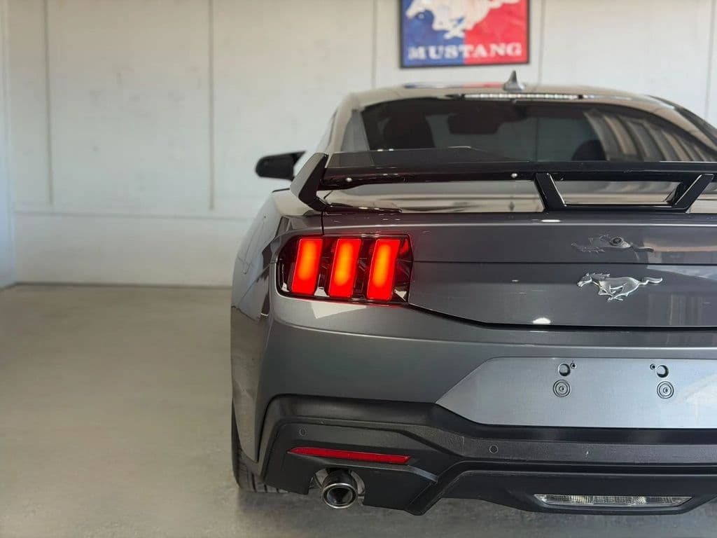 2025 Ford Mustang EcoBoost - Photo 12
