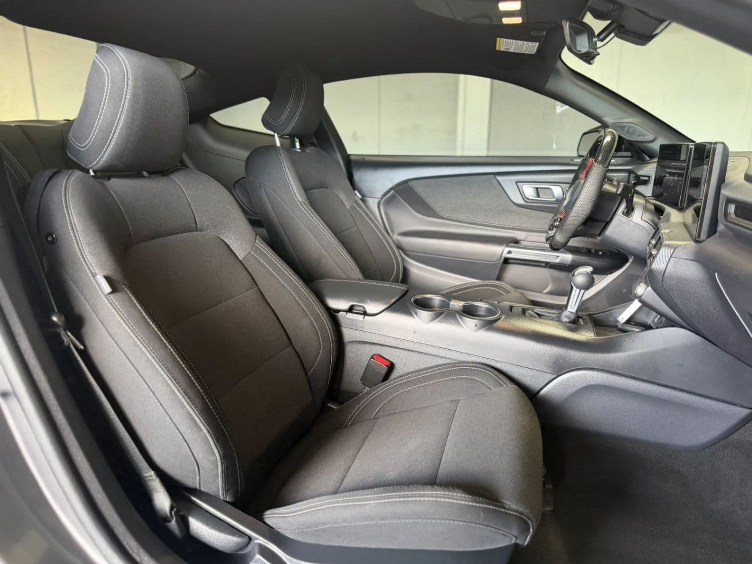 2025 Ford Mustang EcoBoost - Photo 17