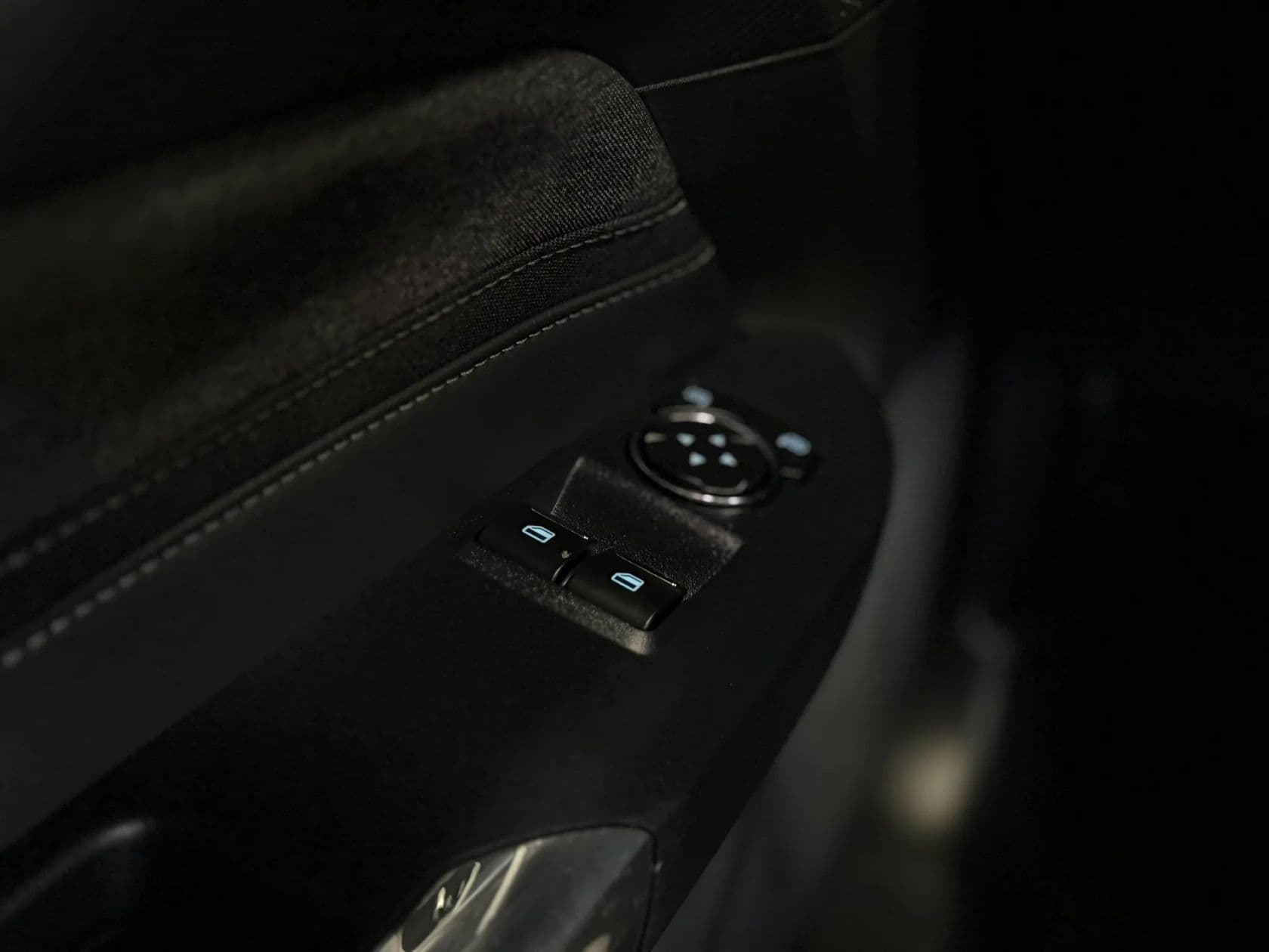2025 Ford Mustang EcoBoost - Photo 26