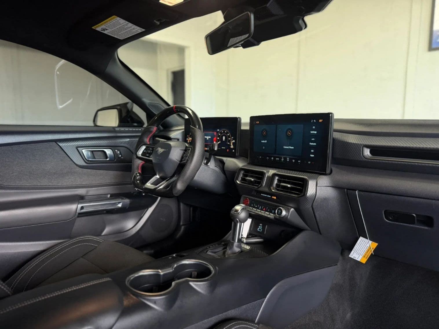 2025 Ford Mustang EcoBoost - Photo 16