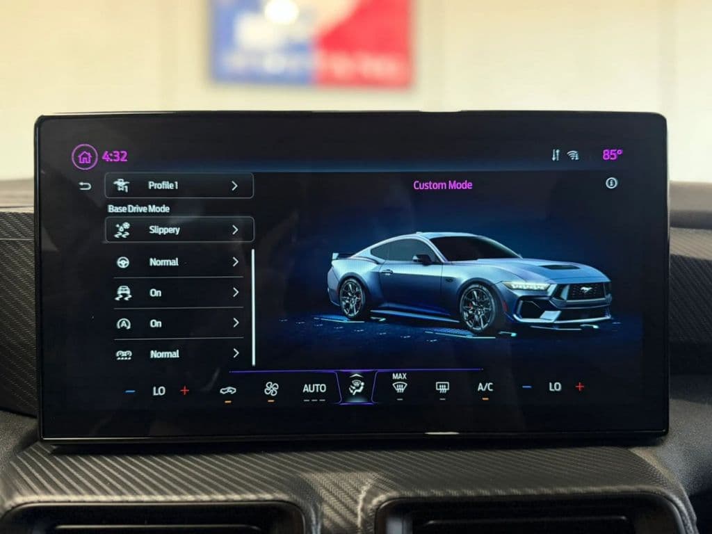 2025 Ford Mustang EcoBoost - Photo 30