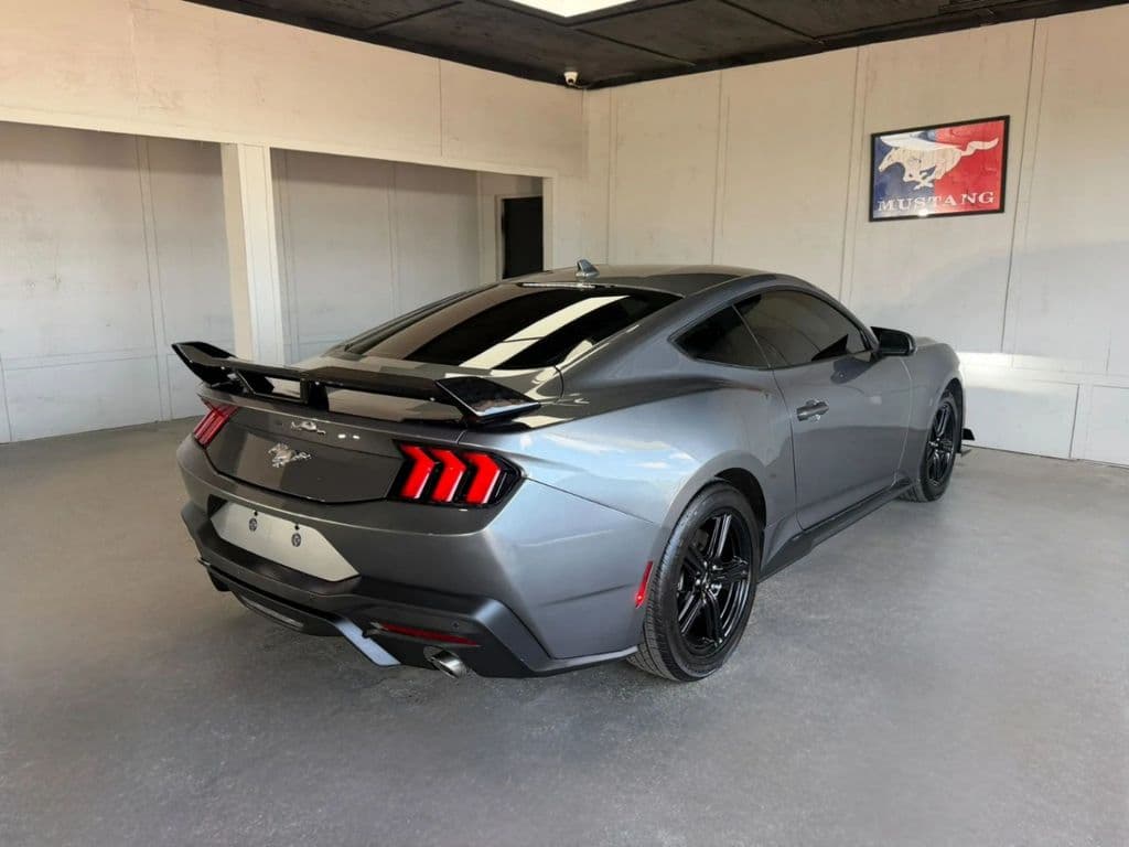 2025 Ford Mustang EcoBoost - Photo 14
